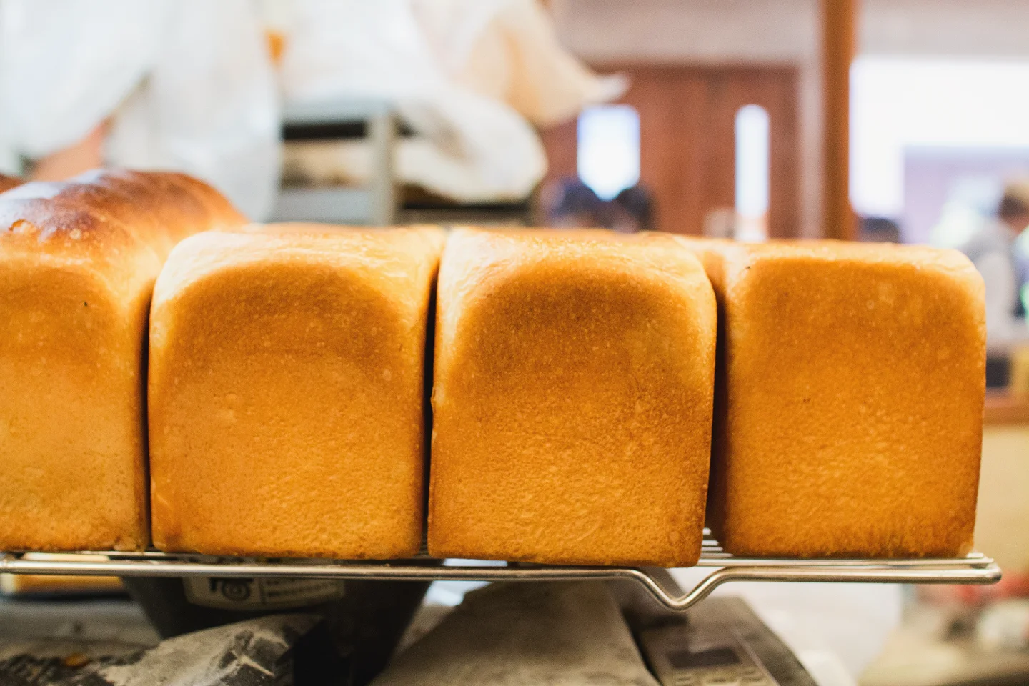 ブラウベルグの食パンは、角食パン、イギリスパン、レーズンブレッドをご用意しています（2025.05.09）
