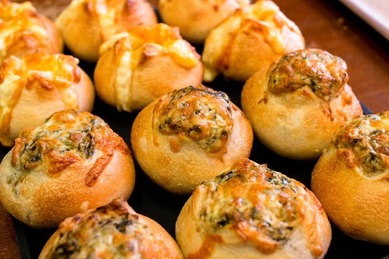 野ざわ菜おやき、ケーゼゲベック、土曜日限定の「オニオンゲベック」たくさんのみなさまにお求め頂けました（2025.05.10）