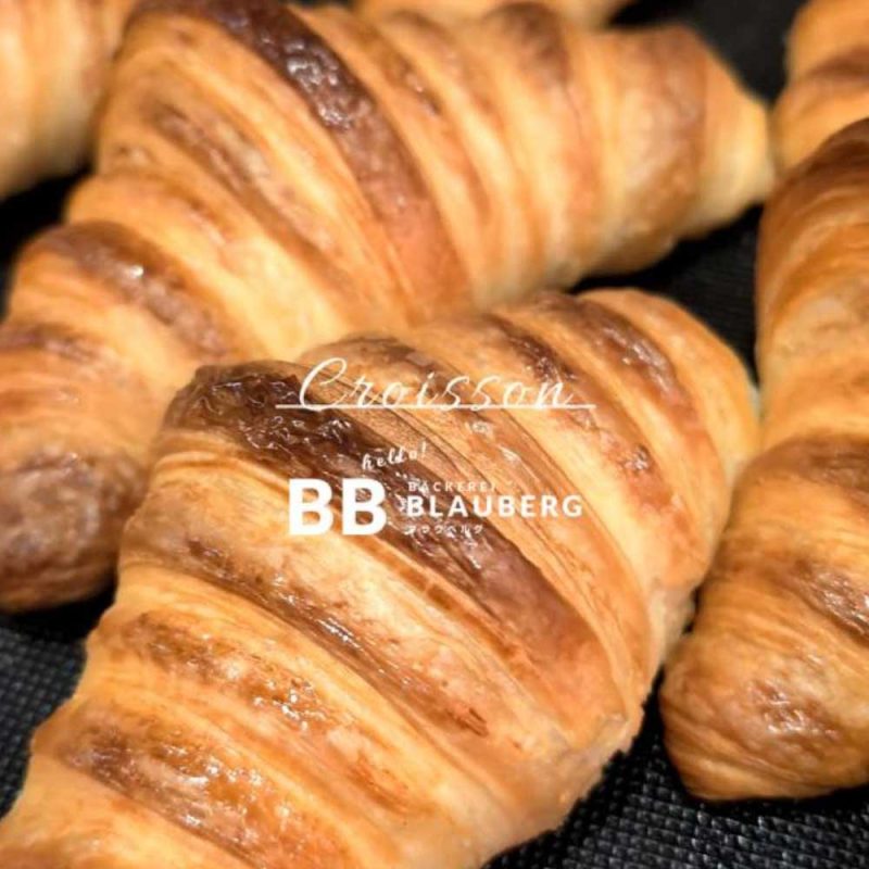 焼き立てのクロアソン、たくさんご用意しています（2025.06.07）