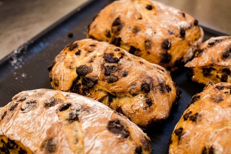 「マカダミアナッツとたっぷりチョコのパン」本日で一旦終了いたします（2025.06.14）