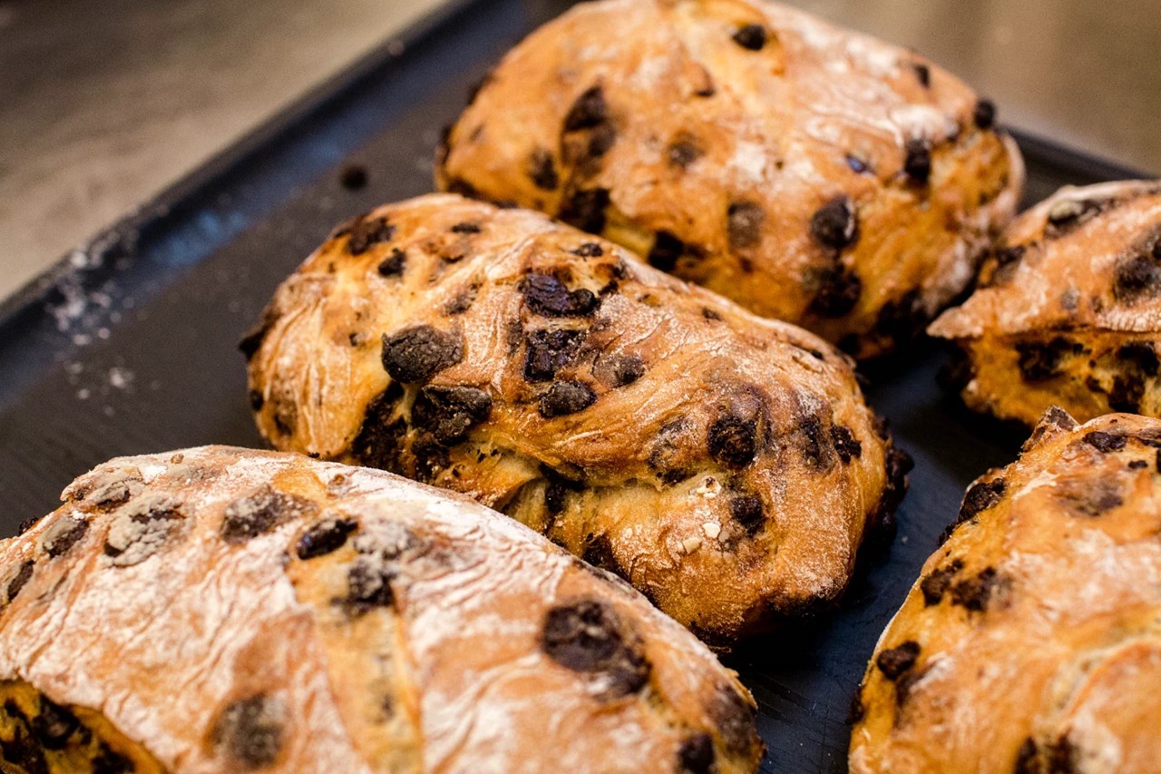 「マカダミアナッツとたっぷりチョコのパン」本日で一旦終了いたします(2025.06.14)
