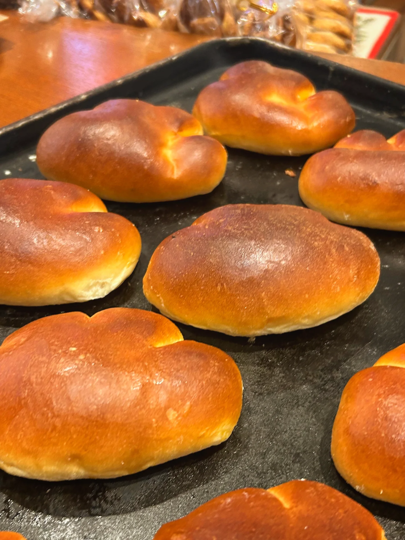当店自慢のクリームパン焼き上がっています（2025.06.24）