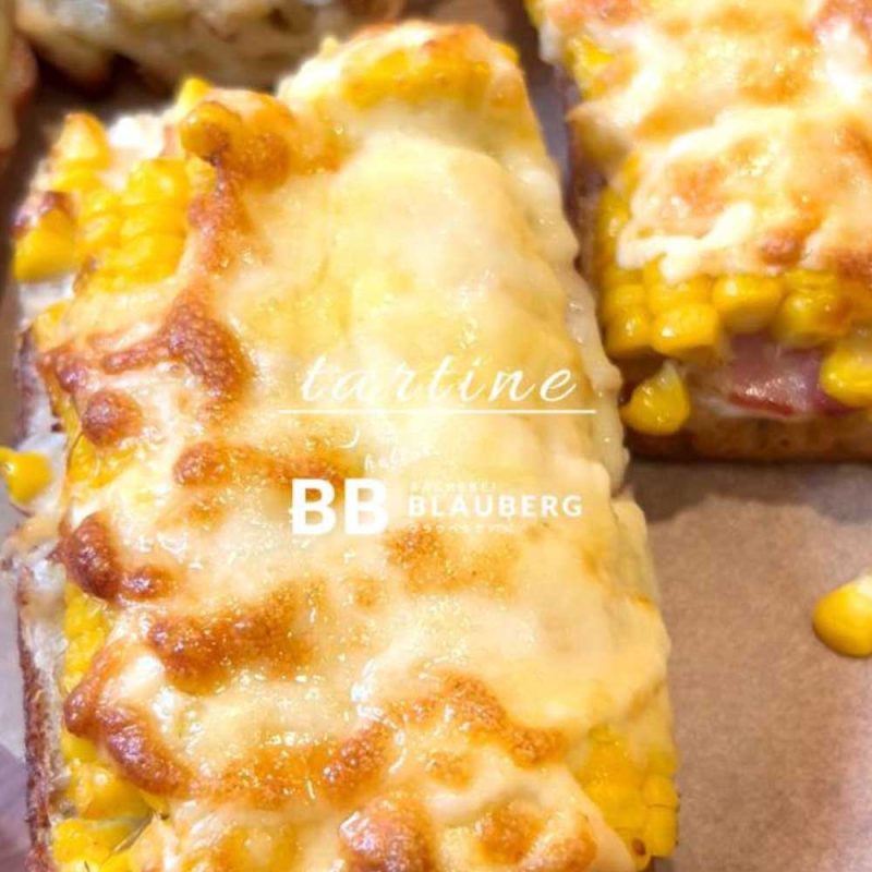 新商品の「とうもろこしのタルティーヌ」「自家製シュークルートのタルティーヌ」が焼き上がっています（2025.06.25）