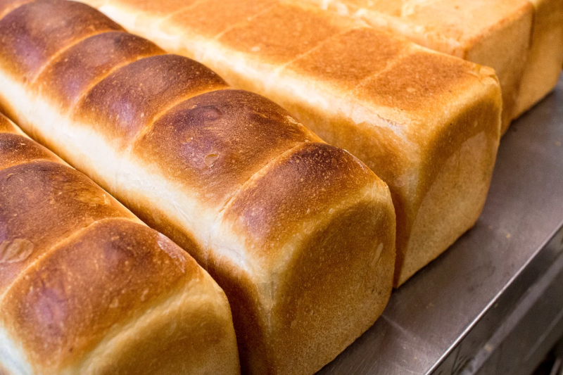 ブラウベルグの食パンは、角食パン、イギリスパン、レーズンブレッドをご用意しています（2025.06.27）