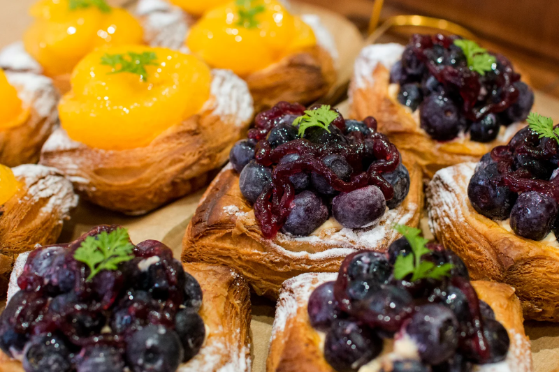 旬の果実を贅沢に味わう、夏だけの特別な商品をご用意しています（2025.07.11）