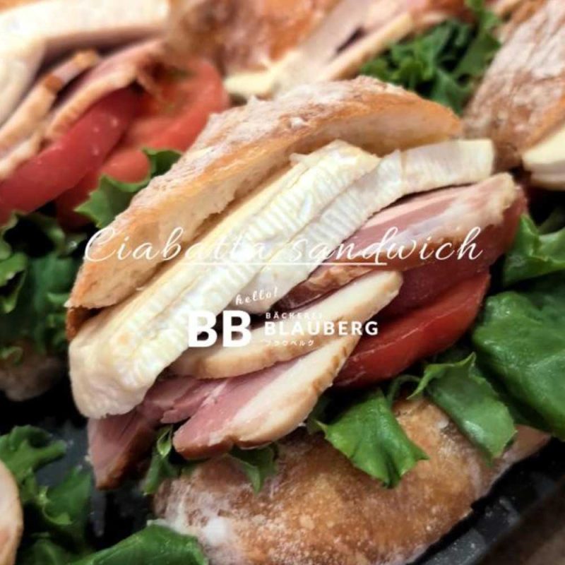 熟成したロースハムとカマンベールチーズを使用したチャパタサンドおすすめです（2025.07.08）