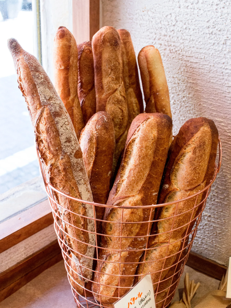 香ばしい焼き立てバゲット、ご用意しています！（2025.07.10）