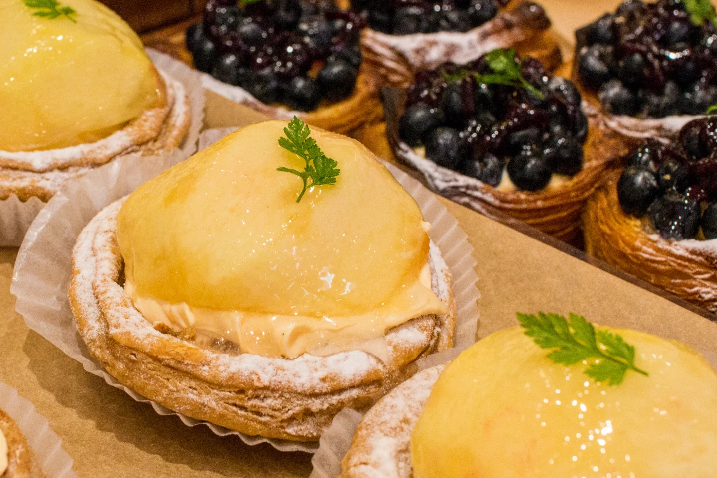 暑い季節に旬のフルーツのデニッシュで爽やかさを味わってください（2025.08.08）