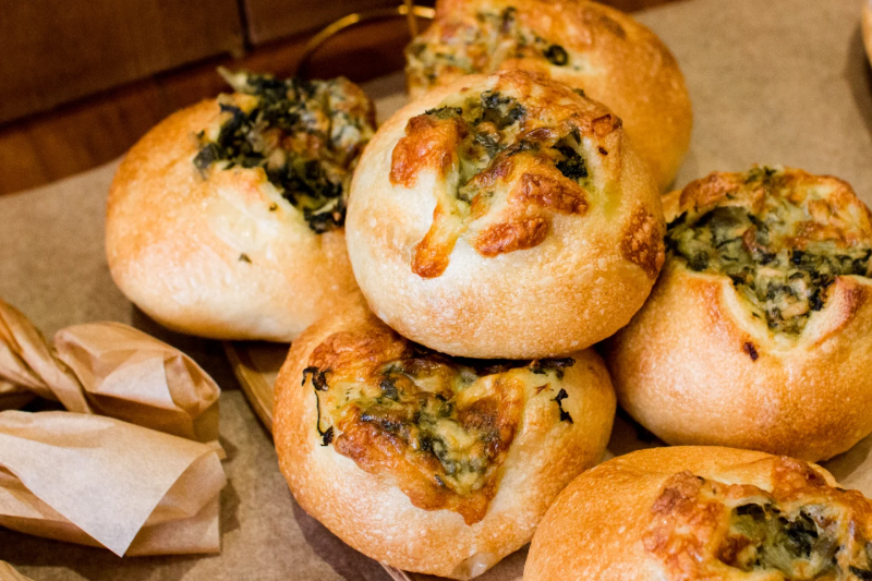 「野ざわ菜おやき」が今日も焼き立てでご用意しています！（2025.08.29）