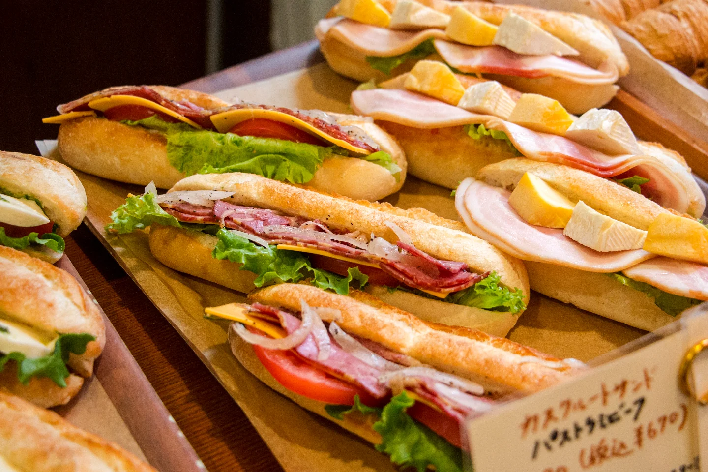 本日もバゲットサンドから食パンサンドまで豊富にご用意しています(2025.08.30)