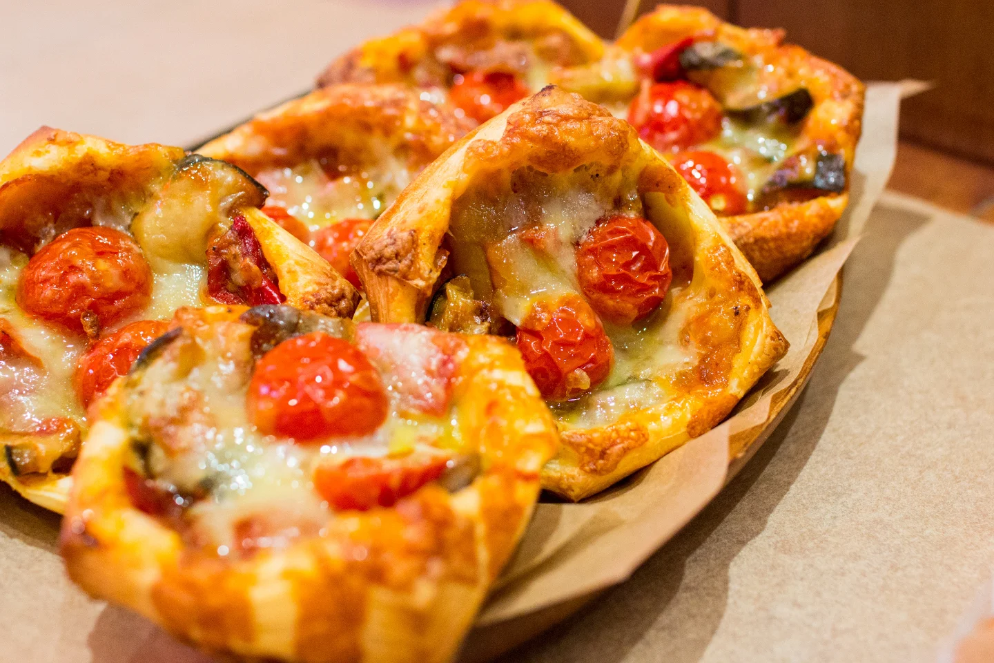 自家製ラタトゥイユの豊かな香りが食欲をそそる「自家製ラタトゥイユのクロアソン」焼き上がっています（2025.09.05）