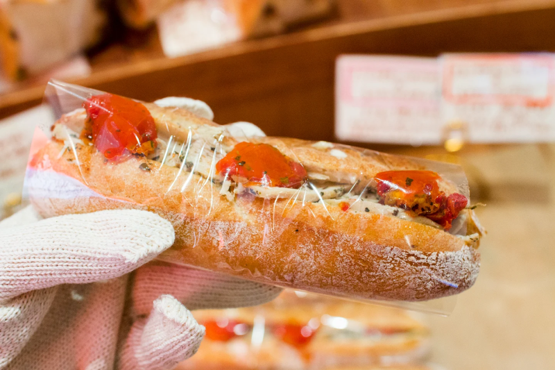 バゲットサンド、ピザ、カレーパン等、ランチにピッタリのパンをたくさんご用意しています（2025.09.10）