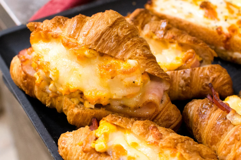 クロアリンベーコンeggは朝から焼き上がっています（2025.09.11）