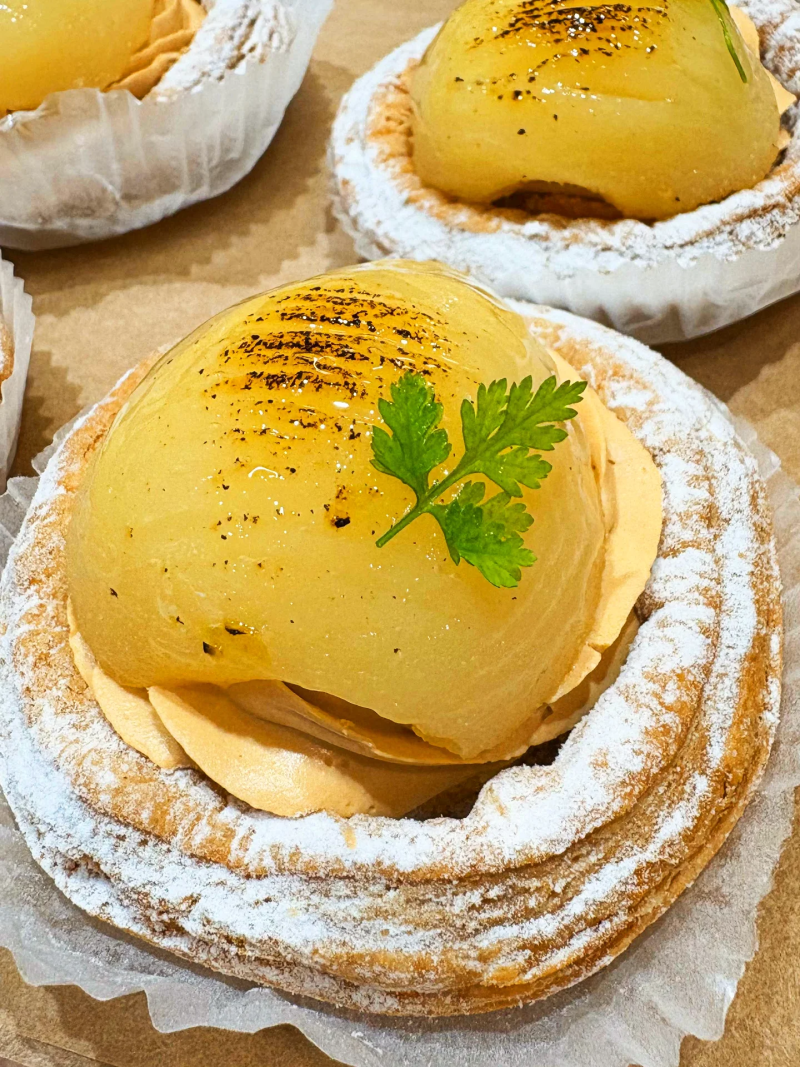 新しい季節限定のパイ「キャラメルポワール」好評いただいています（2025.09.25）