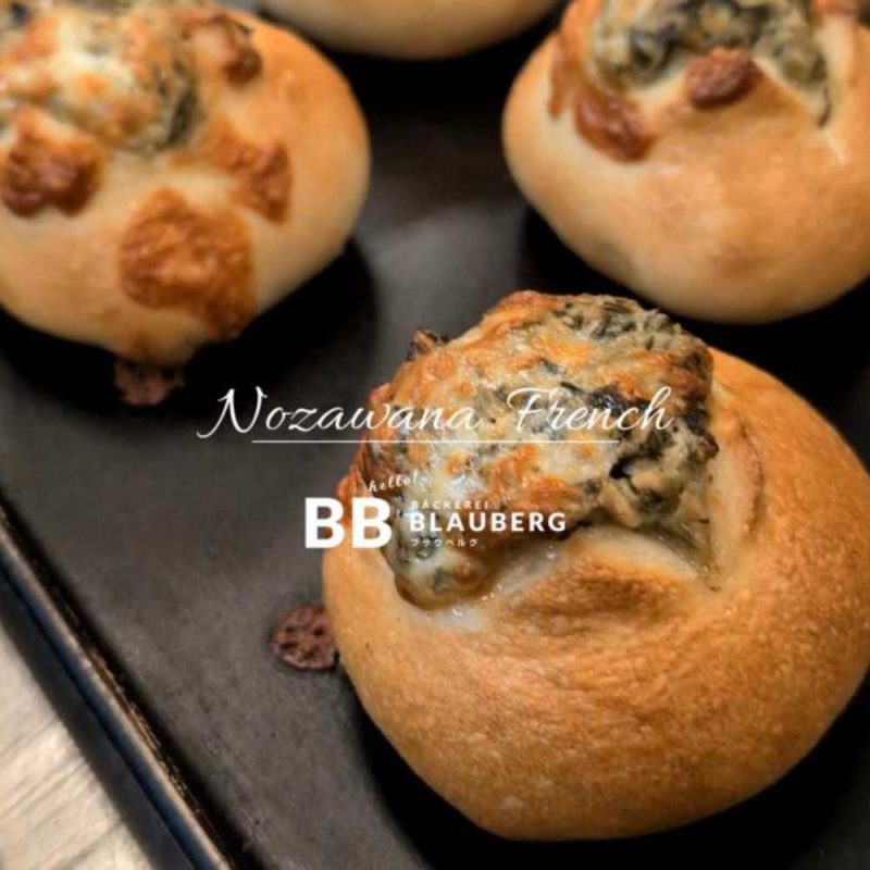 今日も焼きたての人気商品、野ざわ菜おやきが焼き上がってます（2025.09.27）