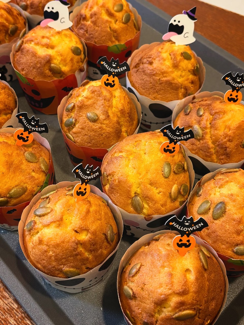 ハロウィン商品の「パンプキンマフィン」「ハロウィンパン」ご用意しています（2025.10.28）