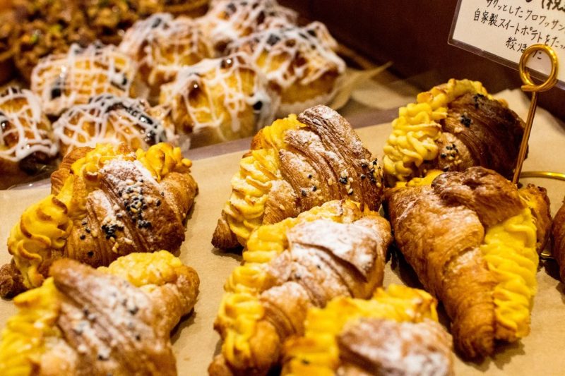 秋の限定商品「スイートポテトクロアソン」本日もたくさん焼き上がっています（2025.11.15）